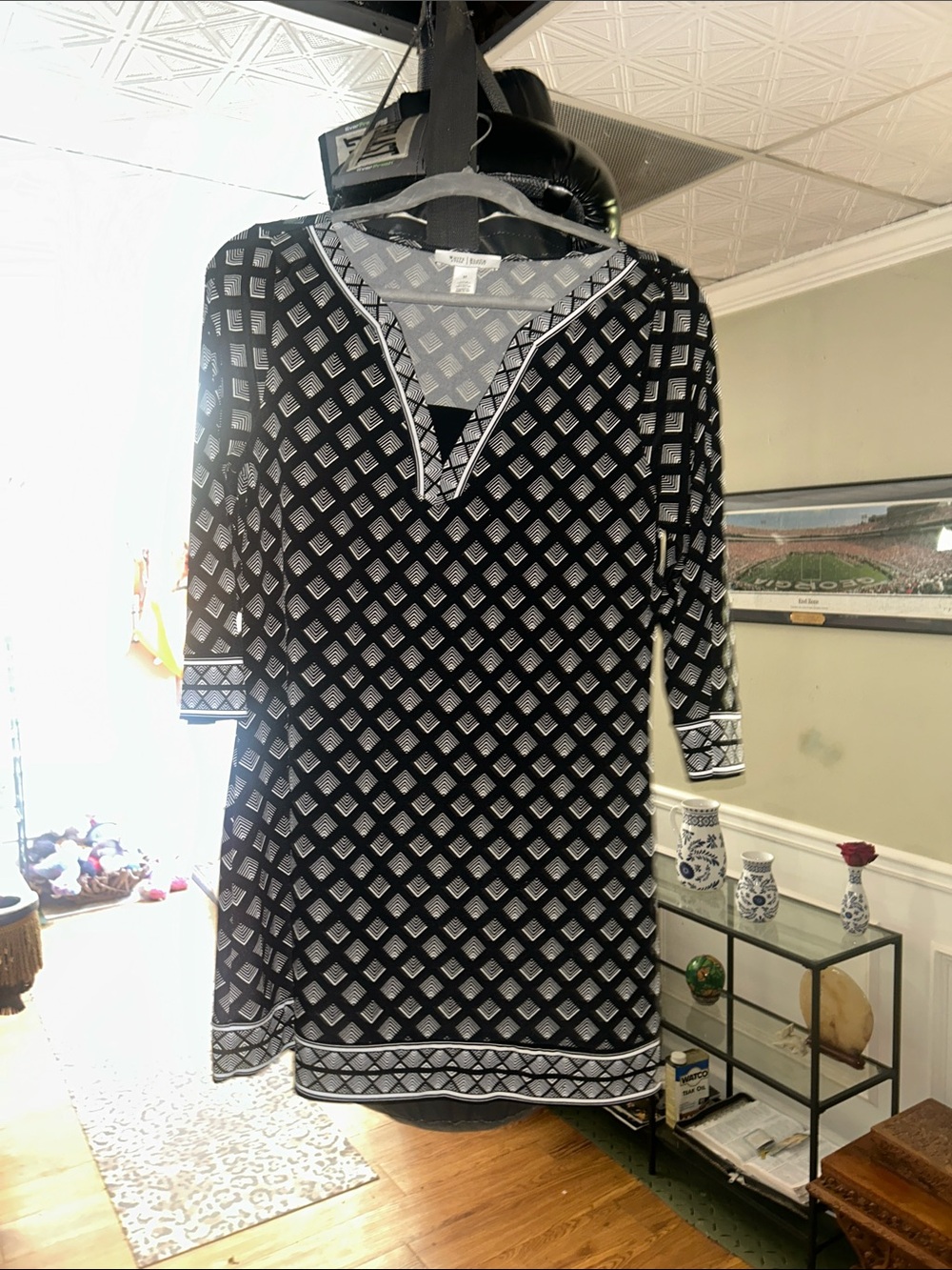 White House Black Market Black and White Geometric Midi Tunic sz medium M